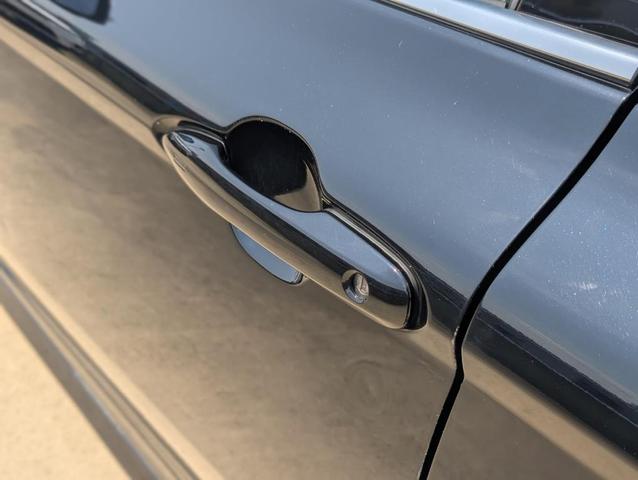 Photo of 2018 Midnight Black Toyota Camry Hybrid