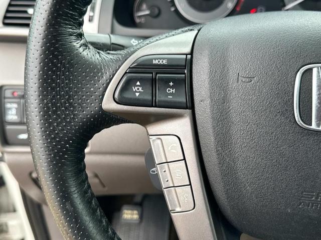 Photo of 2015 Silver Honda Odyssey
