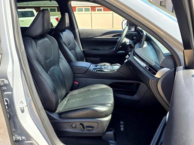 Photo of 2025 Gray INFINITI QX60