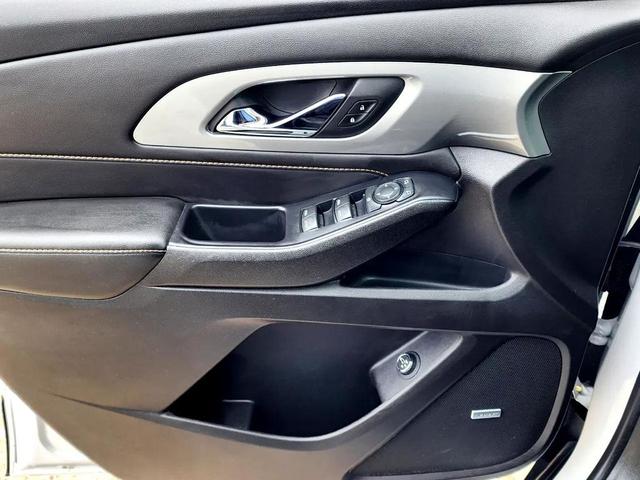 Photo of 2021 White Chevrolet Traverse