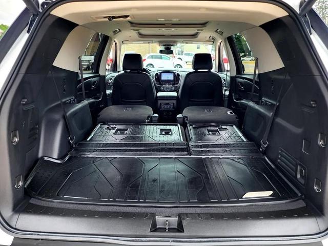 Photo of 2021 White Chevrolet Traverse