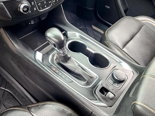 Photo of 2021 White Chevrolet Traverse