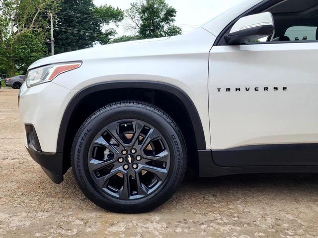 Photo of 2021 White Chevrolet Traverse