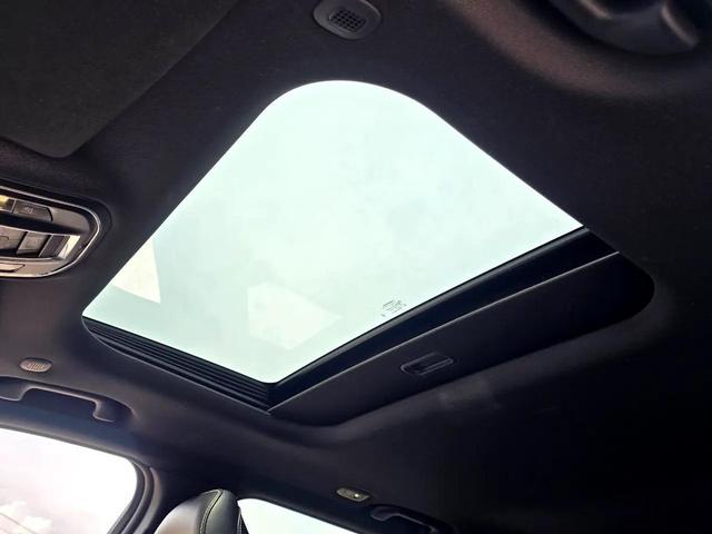 Photo of 2024 Bright White Clearcoat Jeep Grand Cherokee