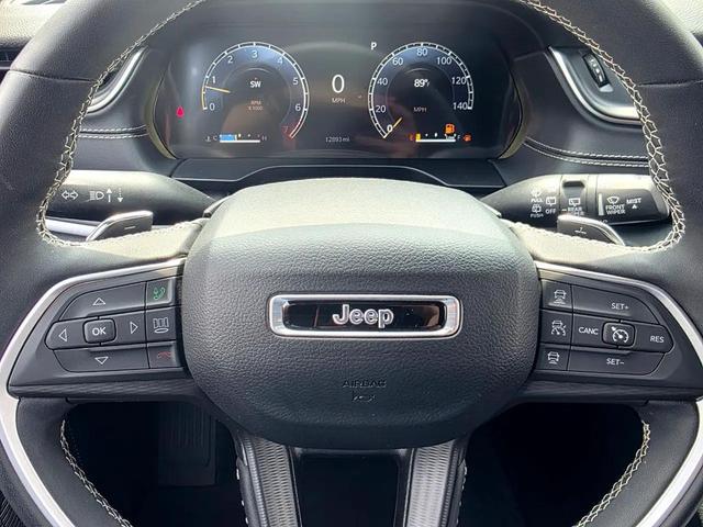 Photo of 2024 Bright White Clearcoat Jeep Grand Cherokee