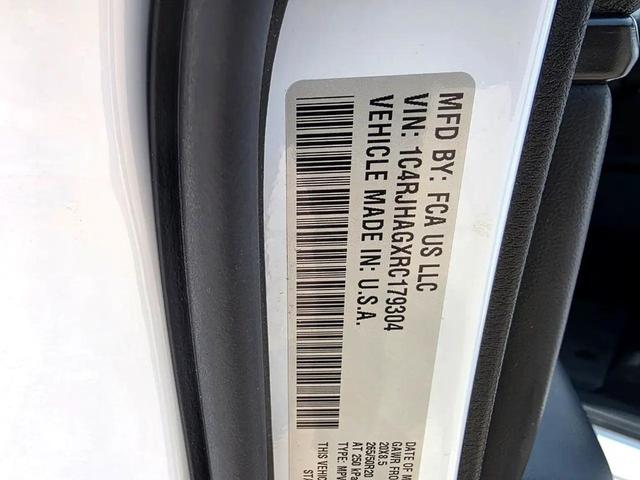 Photo of 2024 Bright White Clearcoat Jeep Grand Cherokee