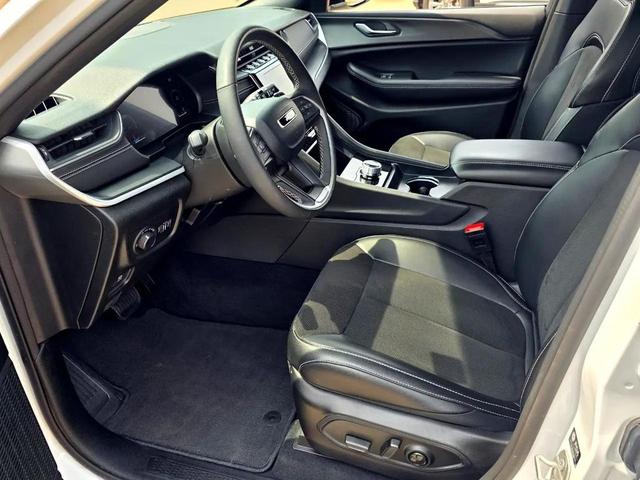 Photo of 2024 Bright White Clearcoat Jeep Grand Cherokee