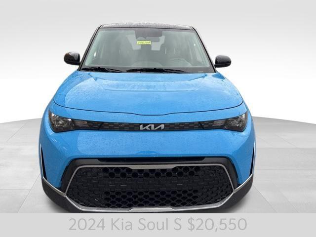Photo of 2024 Surf Blue w/Black Roof Kia Soul