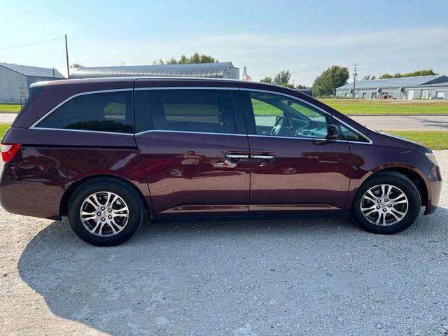 Photo of 2011 Burgundy Honda Odyssey