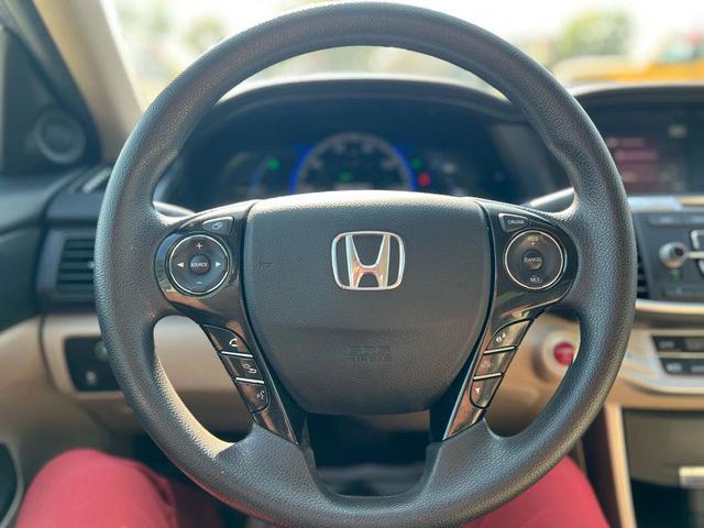Photo of 2015 Gray Honda Accord Hybrid