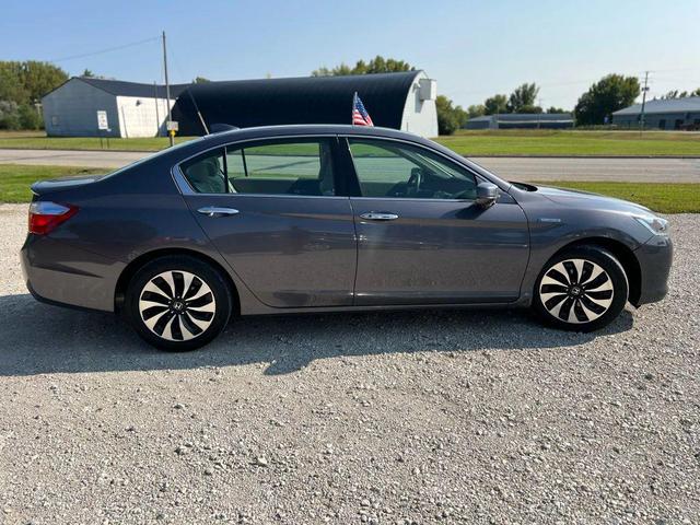 Photo of 2015 Gray Honda Accord Hybrid