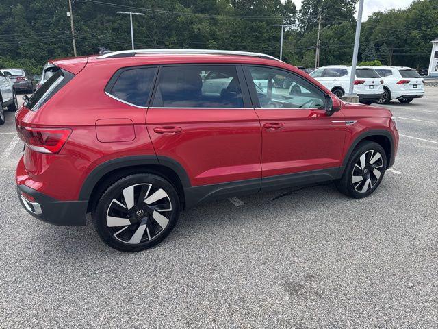 Photo of 2024 Kings Red Metallic Volkswagen Taos