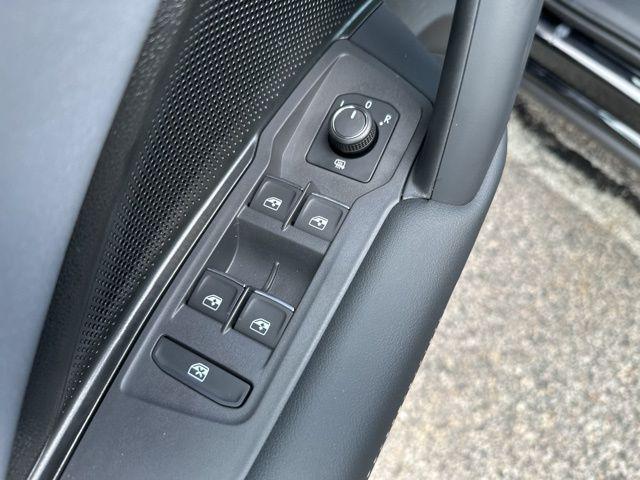 Photo of 2025 Deep Black Pearl Volkswagen Tiguan