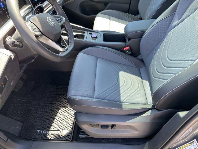 Photo of 2025 Platinum Gray Metallic Volkswagen Tiguan