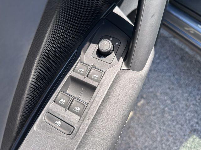 Photo of 2025 Platinum Gray Metallic Volkswagen Tiguan