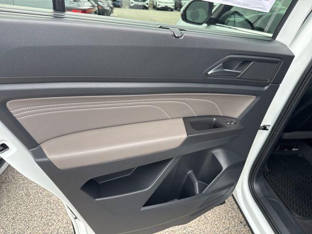 Photo of 2022 Pure White Volkswagen Atlas