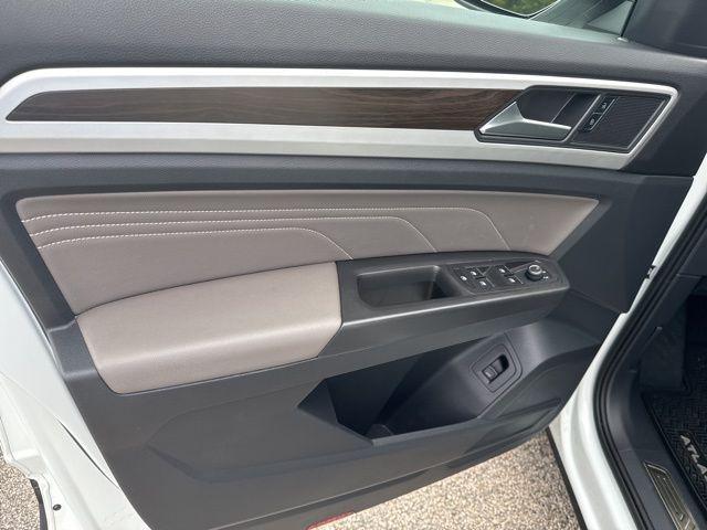 Photo of 2022 Pure White Volkswagen Atlas