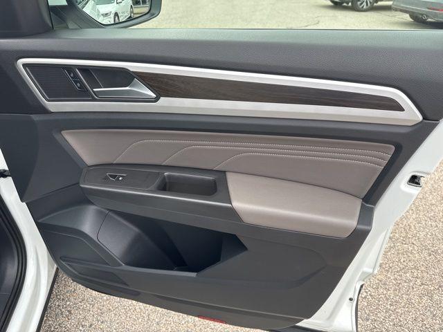 Photo of 2022 Pure White Volkswagen Atlas