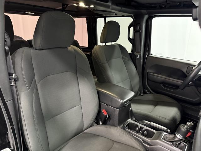 Photo of 2021 Black Clearcoat Jeep Wrangler