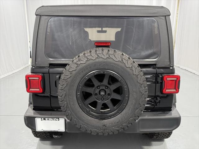 Photo of 2021 Black Clearcoat Jeep Wrangler