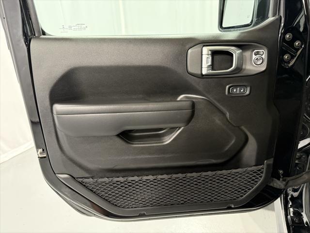 Photo of 2021 Black Clearcoat Jeep Wrangler