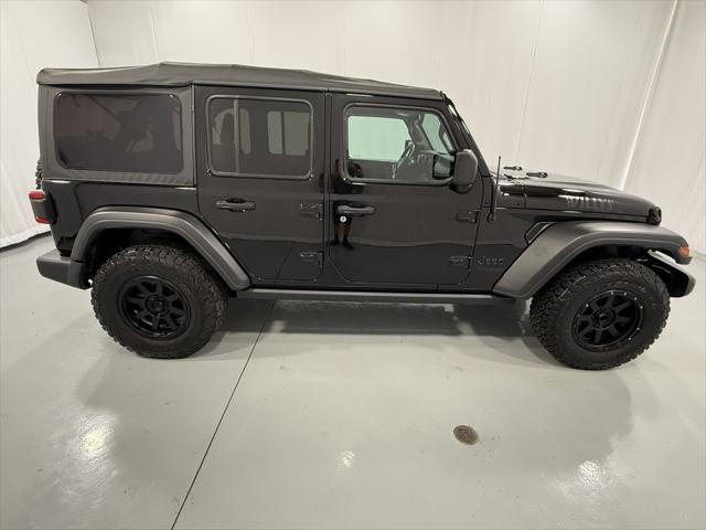 Photo of 2021 Black Clearcoat Jeep Wrangler