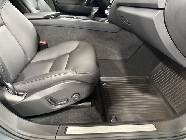 Photo of 2020 Osmium Gray Metallic Volvo XC60