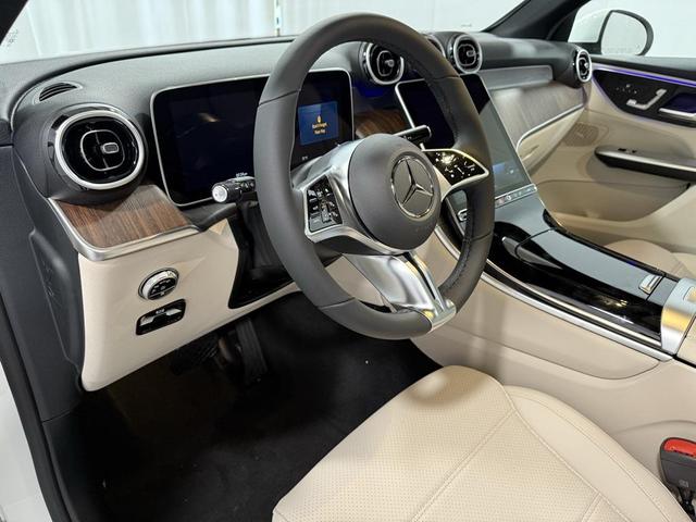 Photo of 2025 Polar White Mercedes-Benz GLC 300