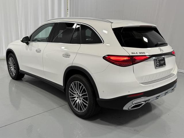 Photo of 2025 Polar White Mercedes-Benz GLC 300