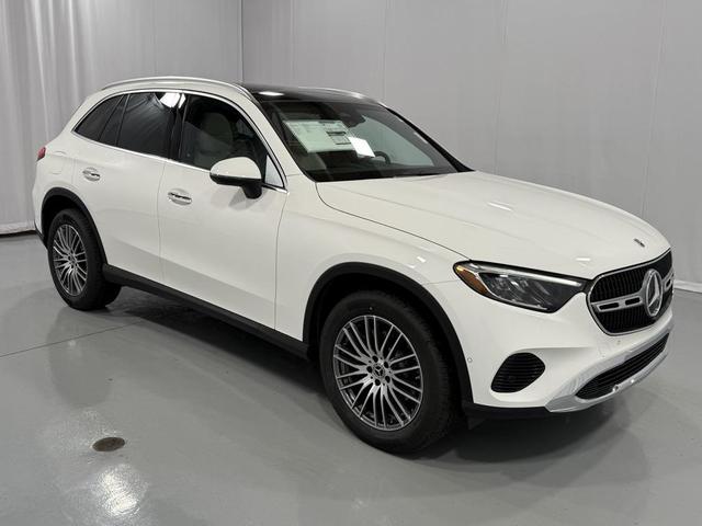 Photo of 2025 Polar White Mercedes-Benz GLC 300