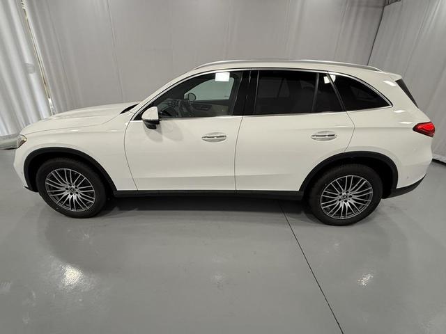Photo of 2025 Polar White Mercedes-Benz GLC 300