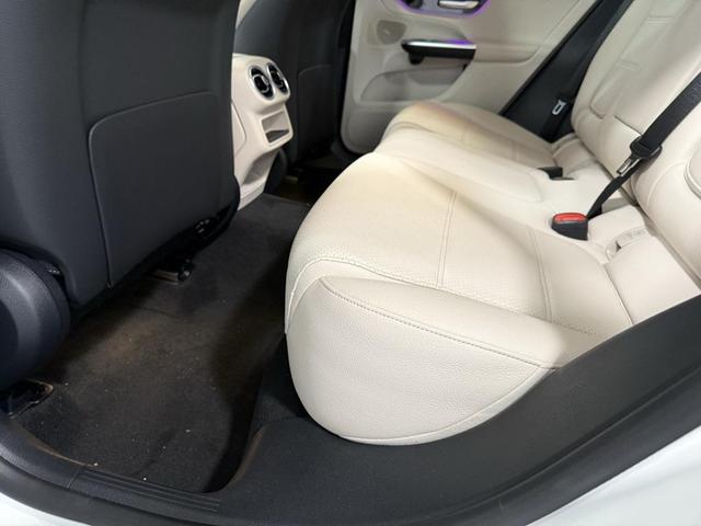 Photo of 2025 Polar White Mercedes-Benz GLC 300