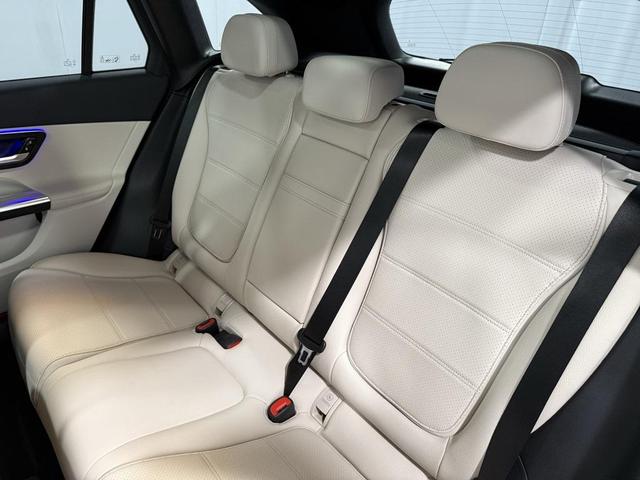 Photo of 2025 Polar White Mercedes-Benz GLC 300