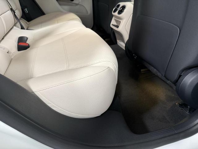 Photo of 2025 Polar White Mercedes-Benz GLC 300
