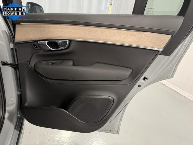 Photo of 2025 Vapour Grey Metallic Volvo XC90