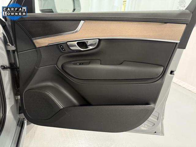 Photo of 2025 Vapour Grey Metallic Volvo XC90