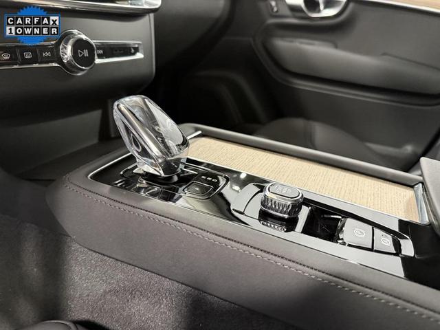 Photo of 2025 Vapour Grey Metallic Volvo XC90