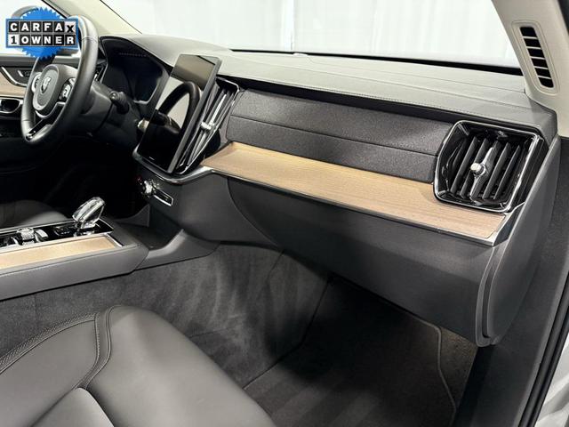 Photo of 2025 Vapour Grey Metallic Volvo XC90