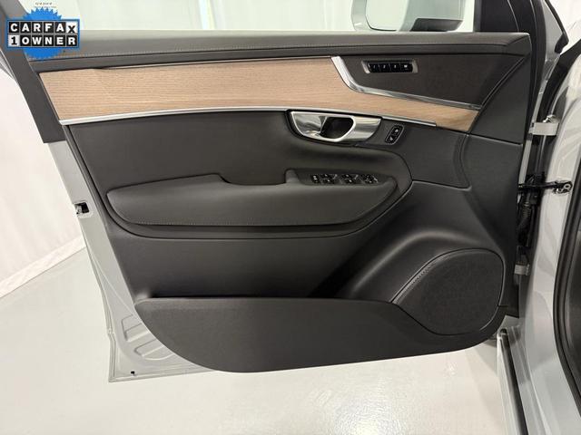 Photo of 2025 Vapour Grey Metallic Volvo XC90