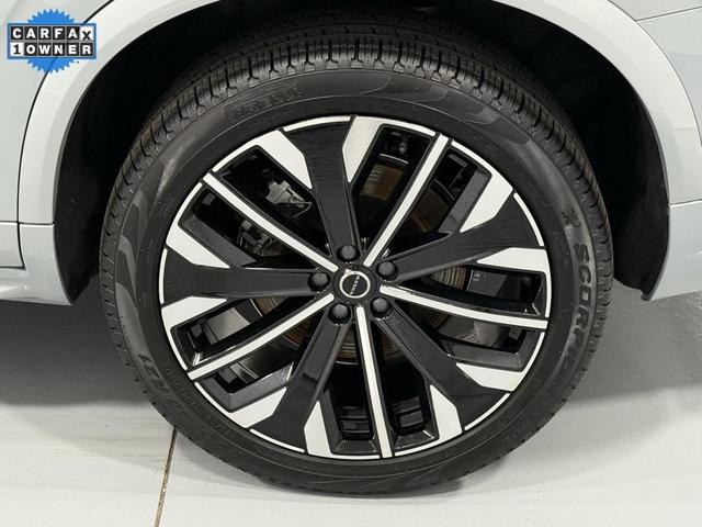 Photo of 2025 Vapour Grey Metallic Volvo XC90