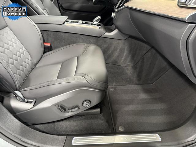 Photo of 2025 Vapour Grey Metallic Volvo XC90