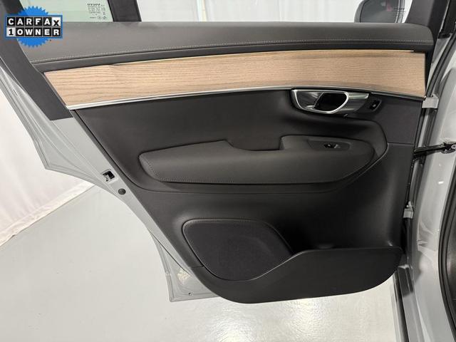 Photo of 2025 Vapour Grey Metallic Volvo XC90
