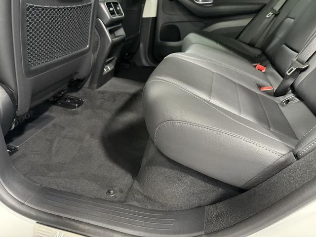 Photo of 2026 Polar White Mercedes-Benz GLE 450