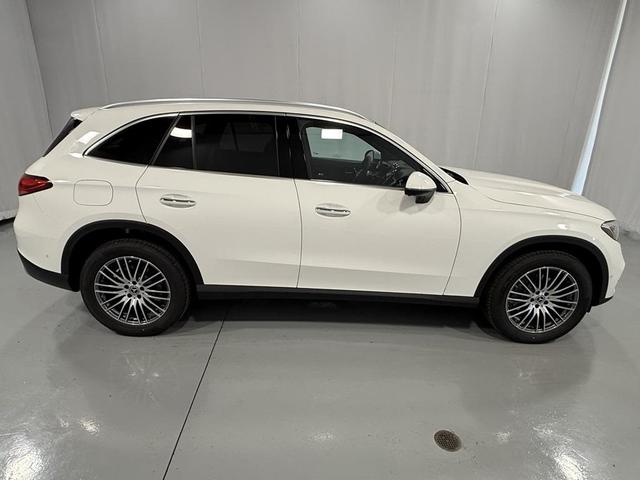 Photo of 2026 Polar White Mercedes-Benz GLC 300