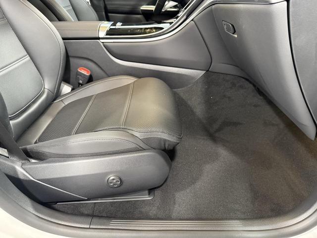 Photo of 2026 Polar White Mercedes-Benz GLC 300