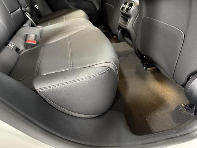 Photo of 2026 Polar White Mercedes-Benz GLC 300