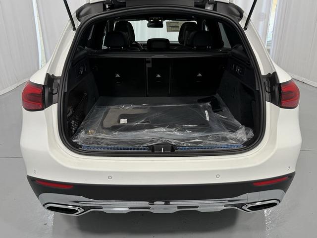 Photo of 2026 Polar White Mercedes-Benz GLC 300