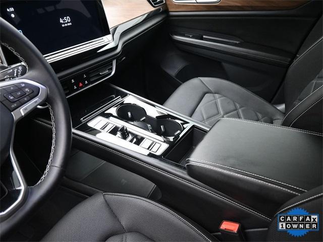 Photo of 2024 Platinum Gray Metallic Volkswagen Atlas