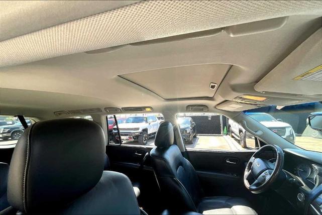 Photo of 2016 Liquid Platinum INFINITI QX80