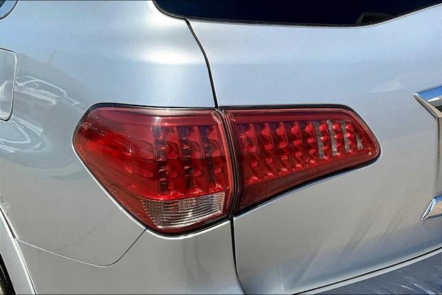Photo of 2016 Liquid Platinum INFINITI QX80